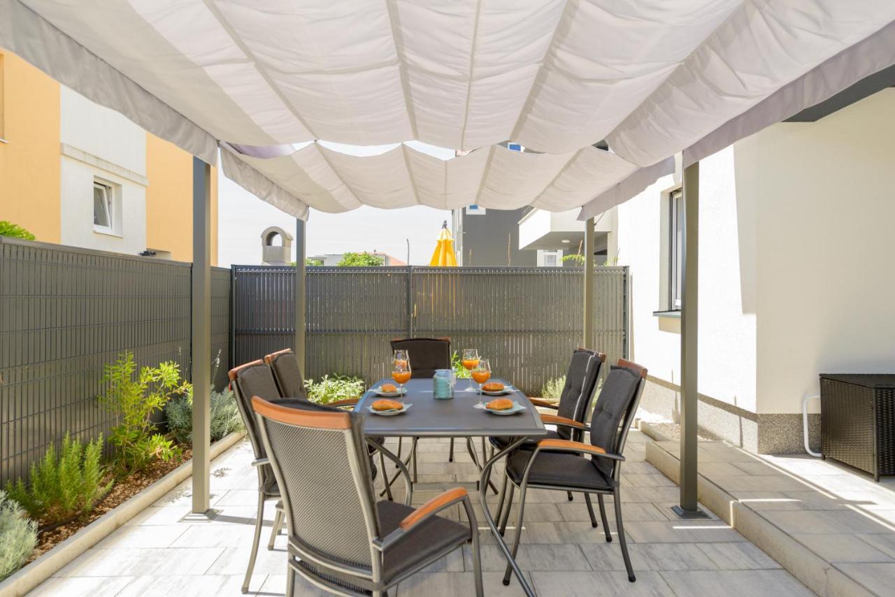 New, Private Heated Swimming Pool, Free Parking, Trogir Centar Apartment Exterior photo